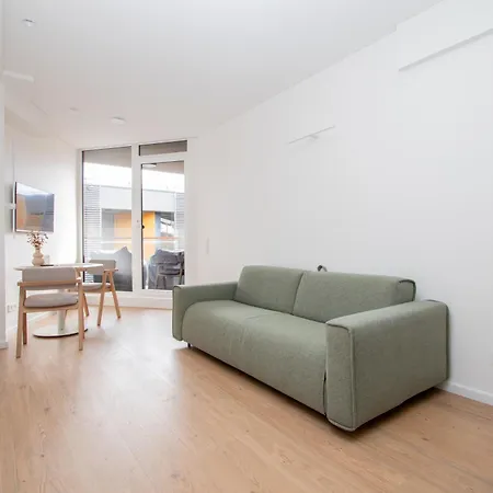 Cohost I Cozy With Balcony, Near Center Apartament